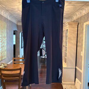 Preowned North Face Black Women's APEX Flight Series Running Capri Pants. Size 8